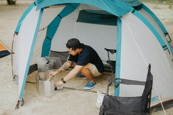 Welche Ausrüstung benötige ich für einen erfolgreichen Campingurlaub?